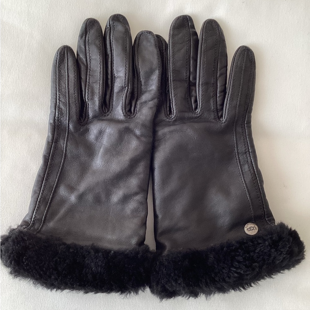 UGG Shorty Shearling-Cuff Leather Tech Gloves - image 9